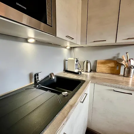 Cocooning Avec Balcon, Parking Souterrain Au Coeur De - Fr-1-624-70 Apartamento *